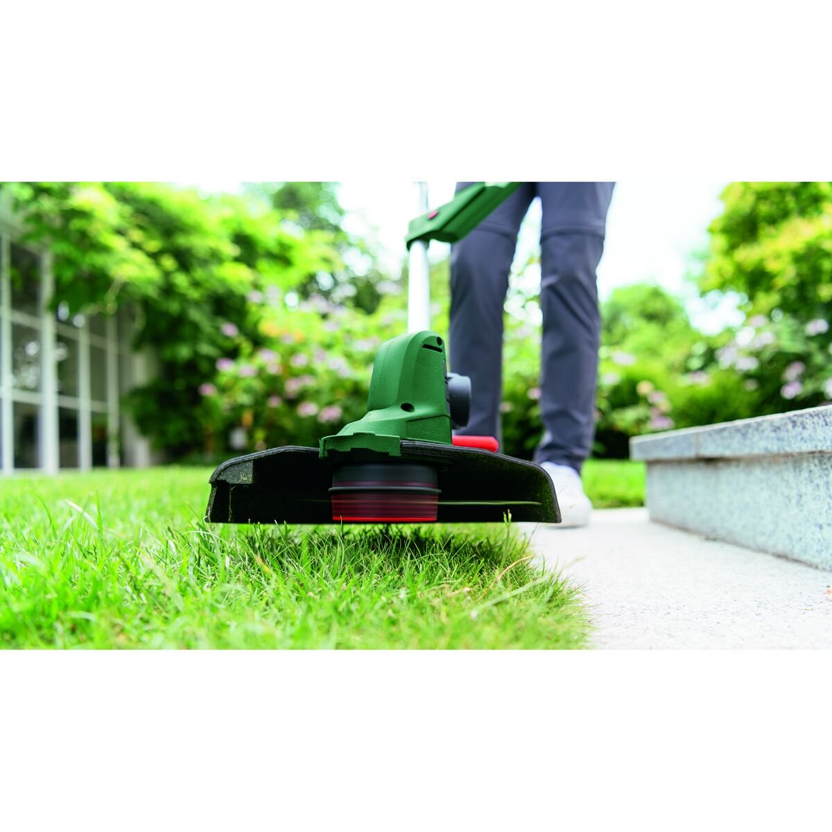 Bosch UniversalGrassCut 18V-260 Rasentrimmer-Set – 18 V, 2,0 Ah