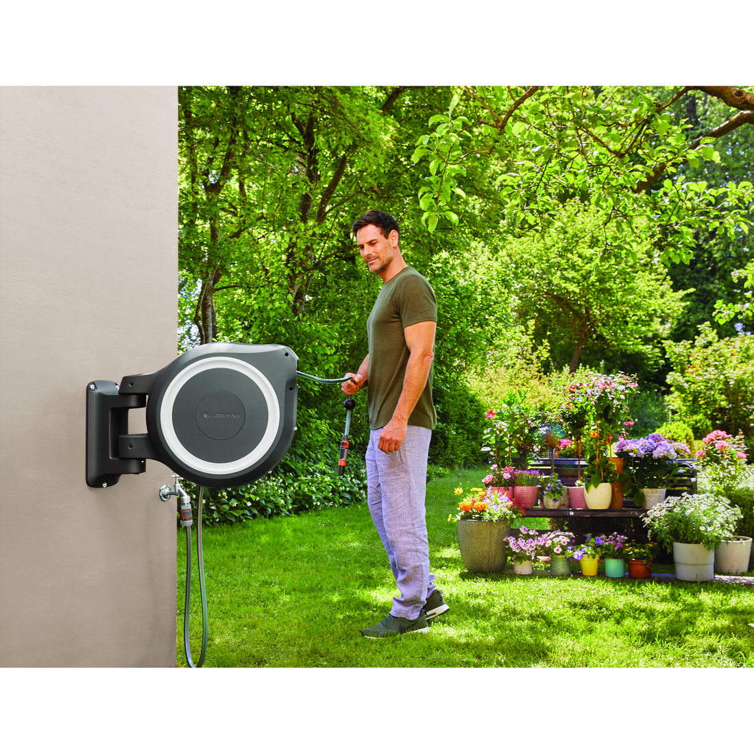 GARDENA Wand-Schlauchbox RollUp M/L – 25 m