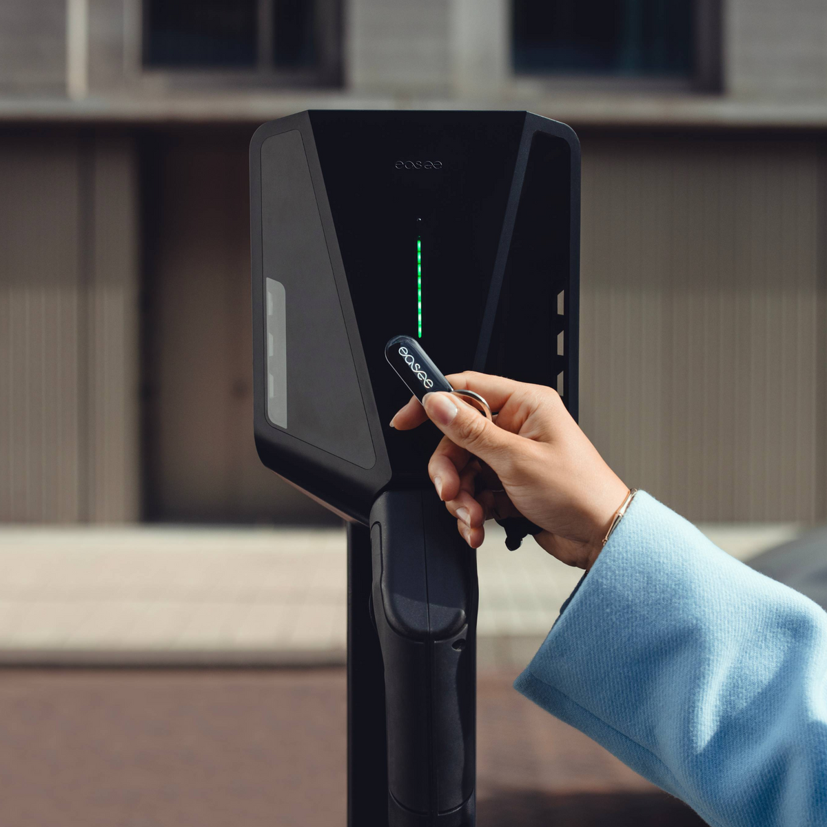 Easee Charge Max Wallbox 22 kW mit MID-Zähler – Schwarz, 10233 – RFID-Freigabe, Anwendungsbeispiel