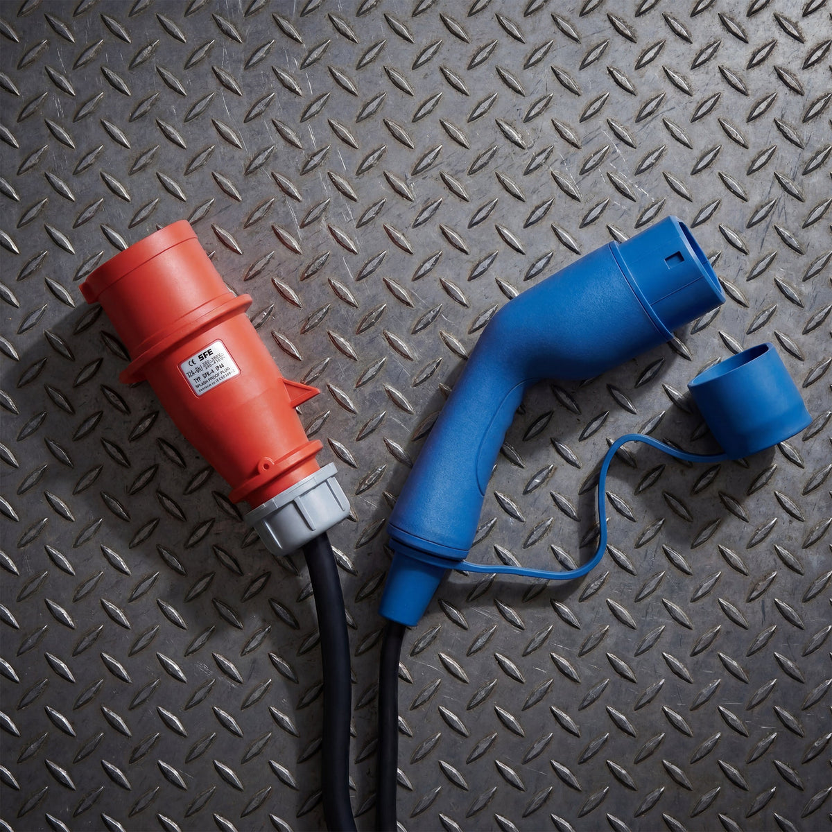Voldt mobile Ladestation 22 kW mit App – CEE 32 A, Typ 2, 5 m – Stecker im Detail